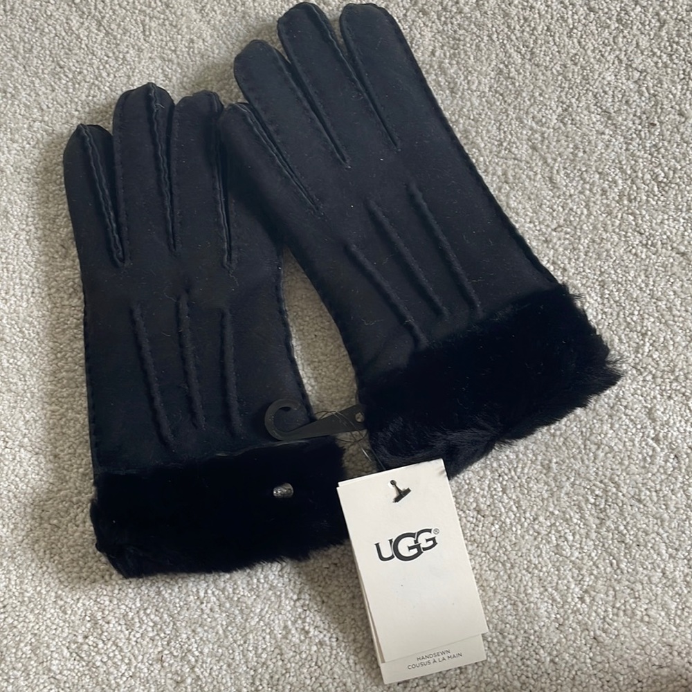 NWT Ugg Classic Perforated Genuine Dyed Shearling Gloves